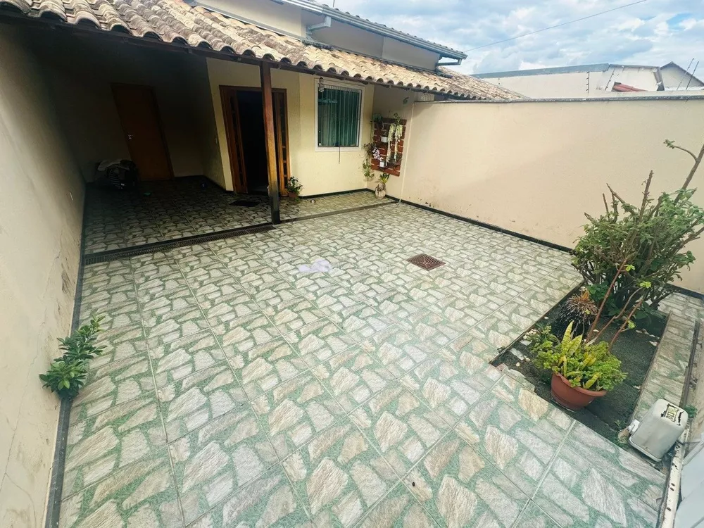 Casa à venda com 3 quartos, 180m² - Foto 1