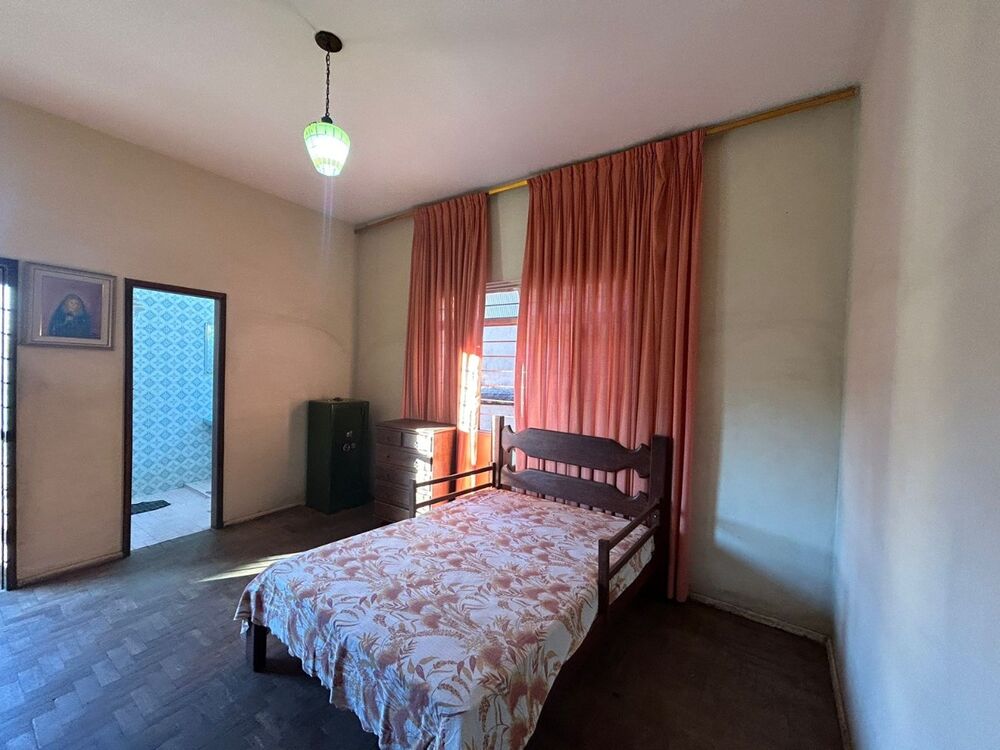 Casa à venda com 4 quartos, 269m² - Foto 2