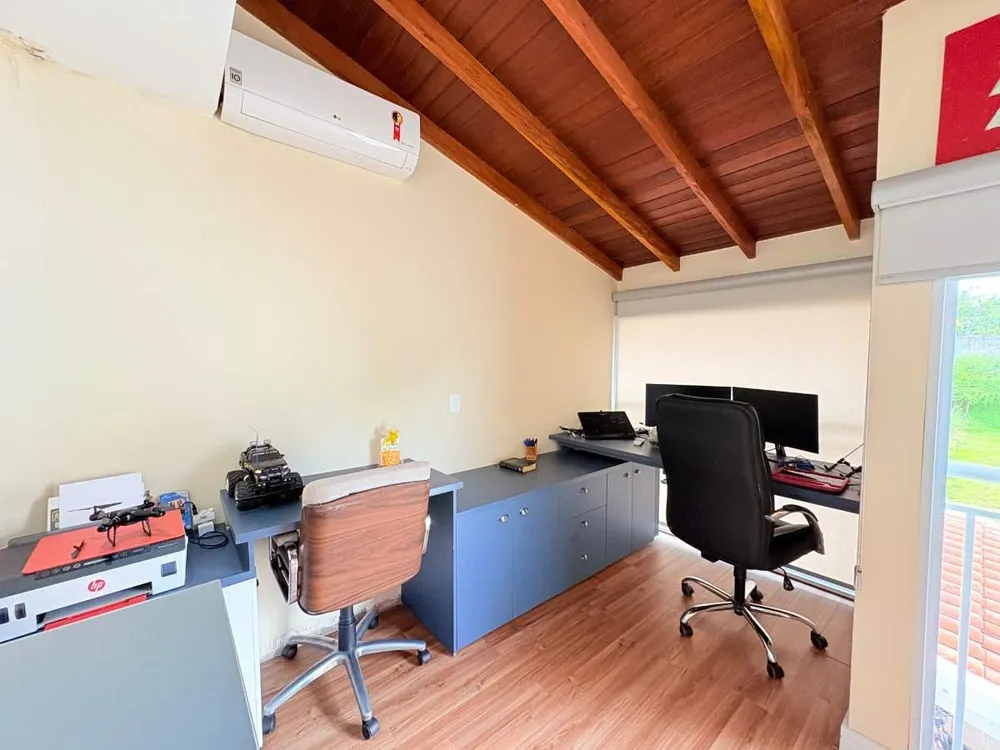 Casa, 4 quartos, 215 m² - Foto 1