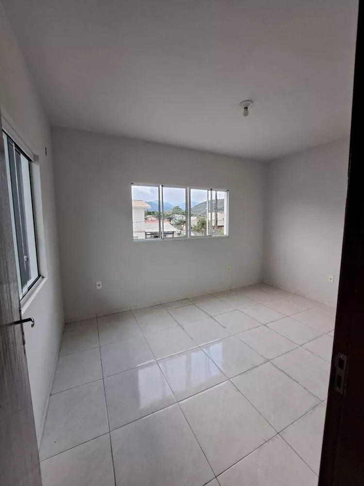 Casa à venda com 2 quartos, 200m² - Foto 3