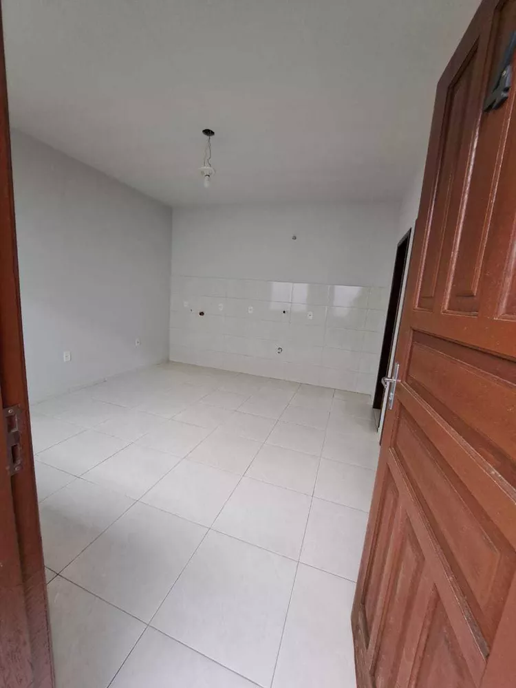 Casa à venda com 2 quartos, 200m² - Foto 2