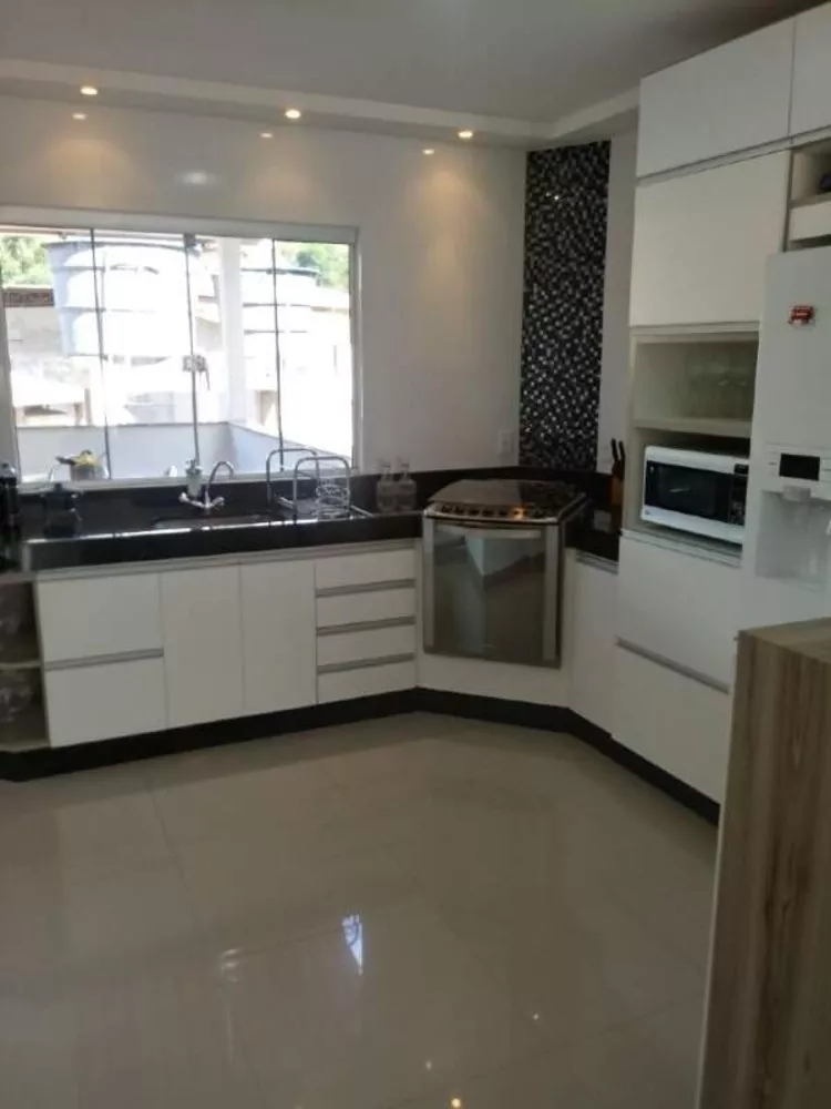 Casa à venda com 2 quartos, 210m² - Foto 8