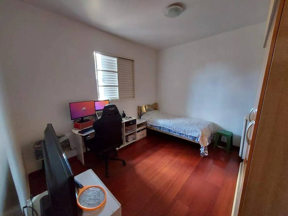 Casa, 4 quartos, 242 m² - Foto 1