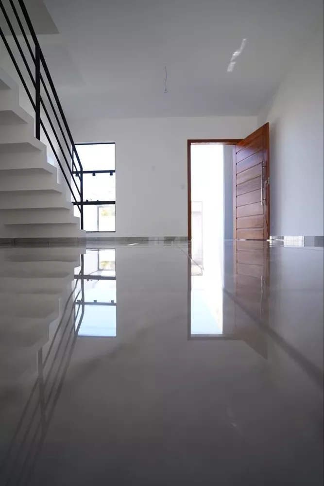 Casa à venda com 3 quartos, 130m² - Foto 2