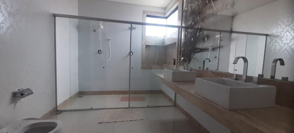Casa à venda com 3 quartos, 370m² - Foto 1