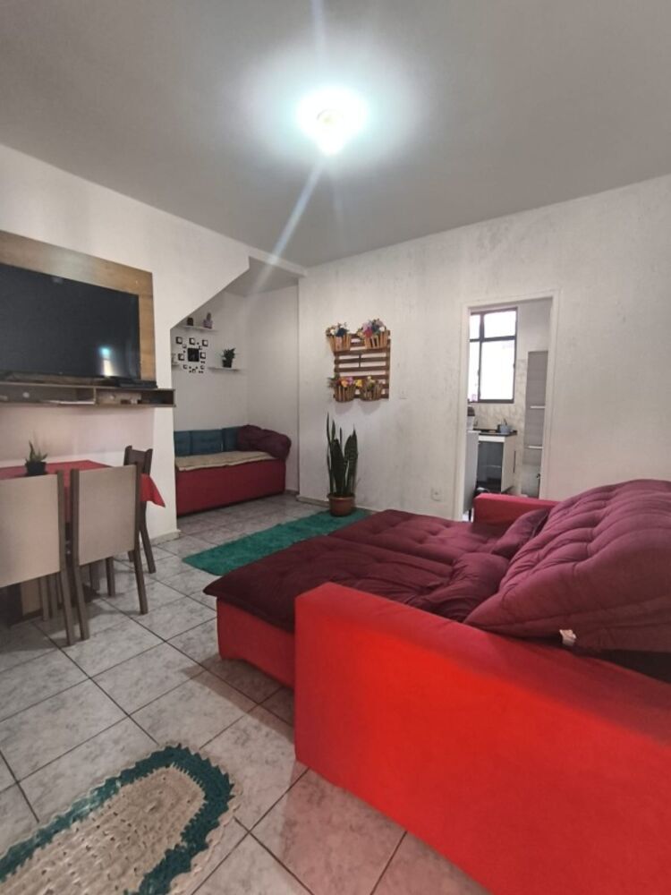 Casa à venda com 2 quartos, 60m² - Foto 2