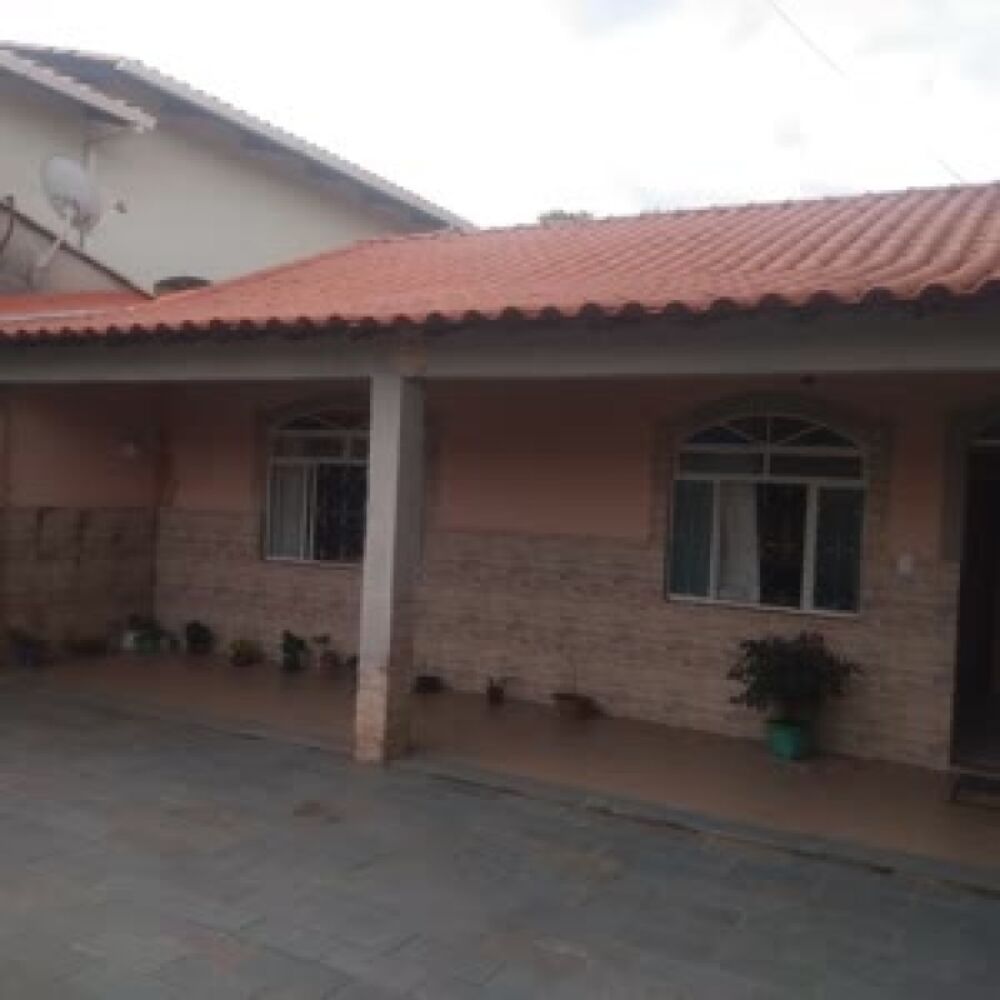 Casa à venda com 3 quartos, 373m² - Foto 1