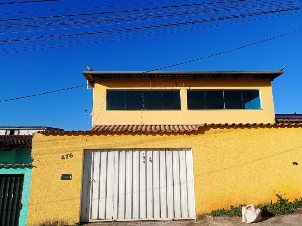Casa à venda com 3 quartos, 200m² - Foto 1
