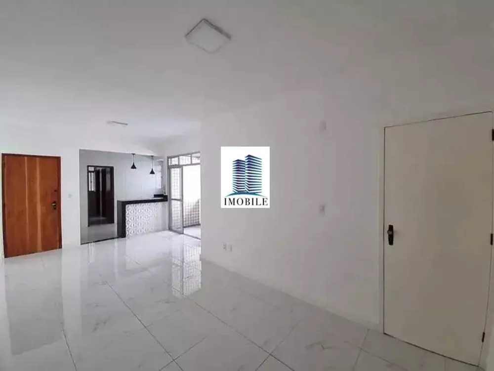 Apartamento à venda com 3 quartos, 110m² - Foto 2