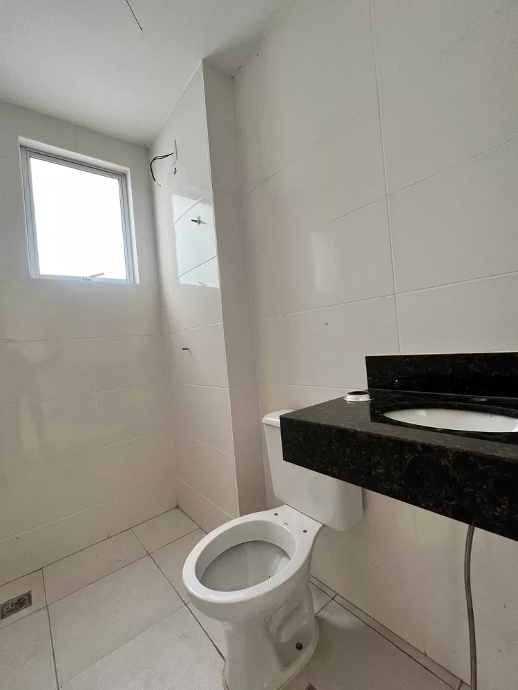 Apartamento à venda com 2 quartos, 65m² - Foto 2