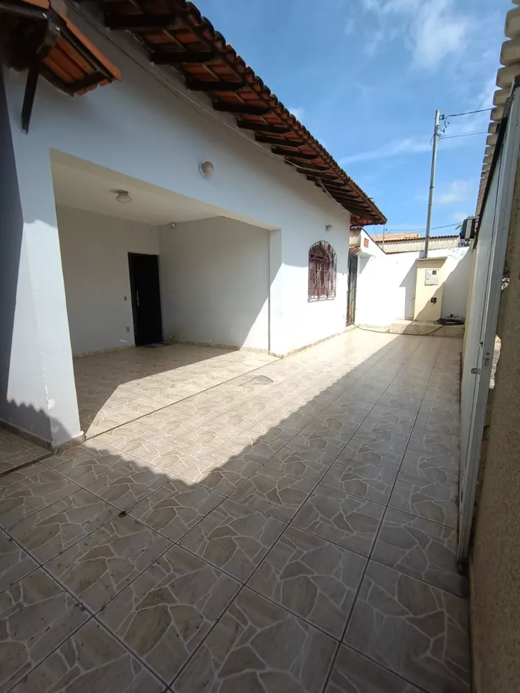 Casa à venda com 3 quartos, 178m² - Foto 1