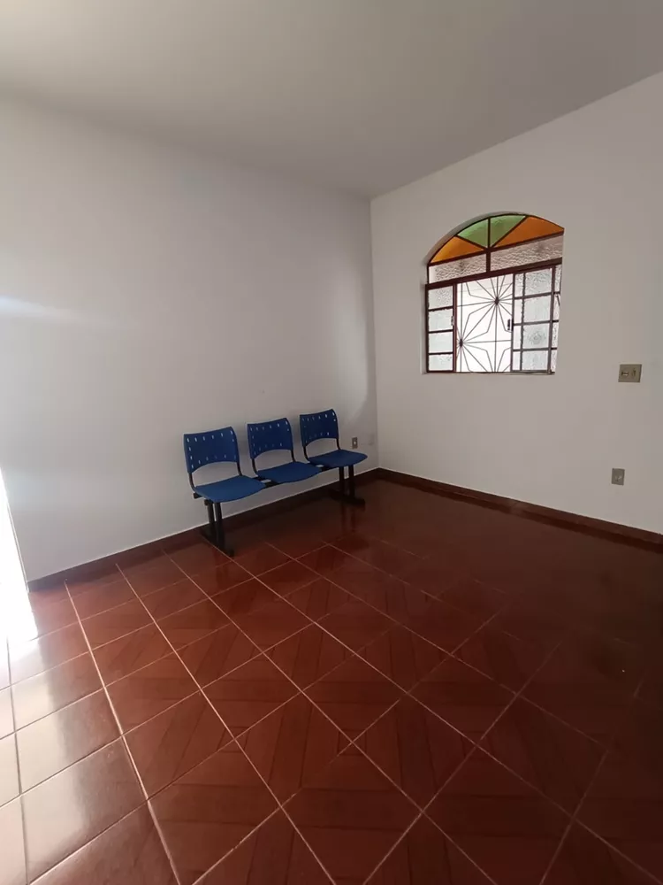 Casa à venda com 3 quartos, 178m² - Foto 2