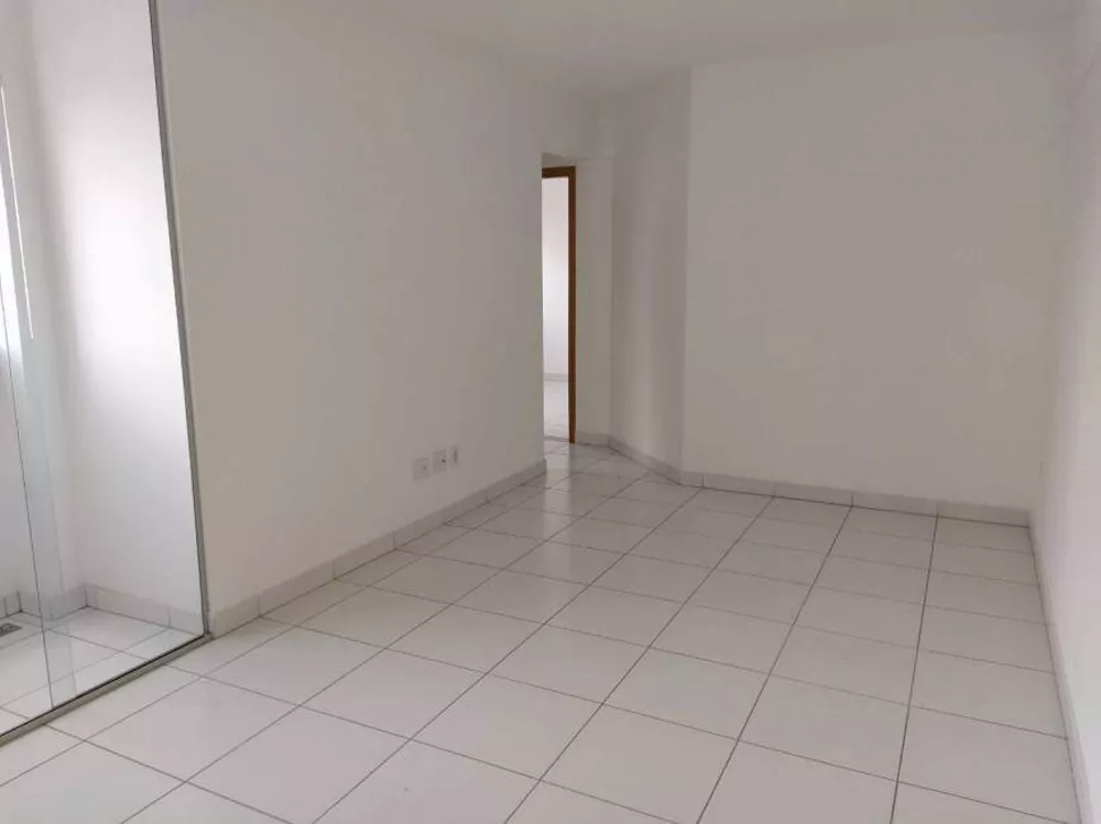 Apartamento à venda com 2 quartos, 70m² - Foto 4