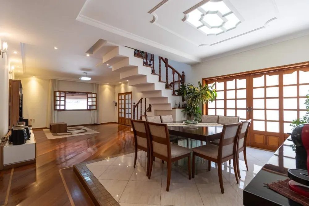 Casa, 3 quartos, 248 m² - Foto 1