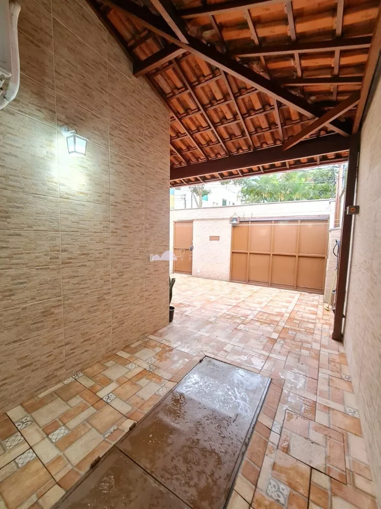 Casa à venda com 3 quartos, 180m² - Foto 3