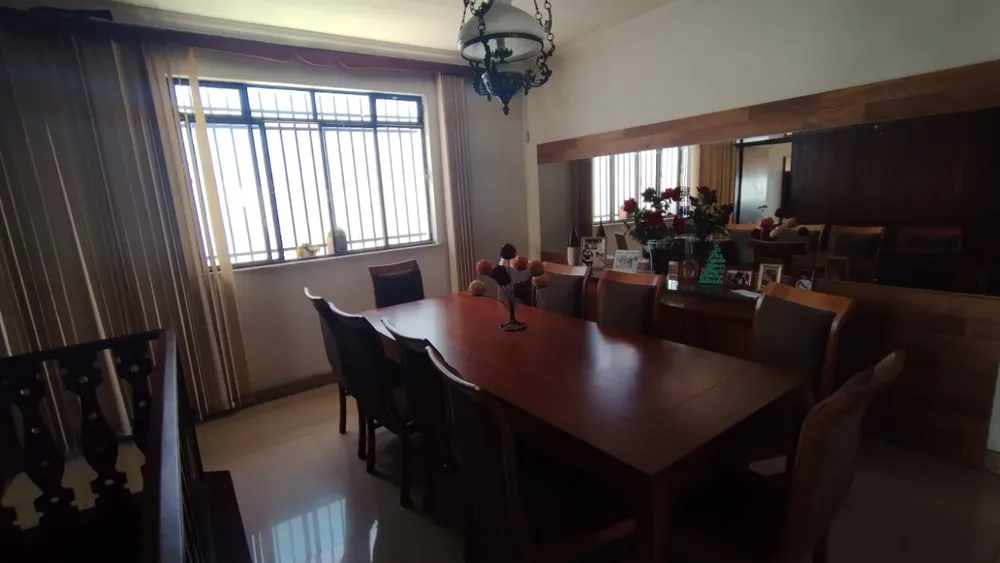Casa, 4 quartos, 300 m² - Foto 1