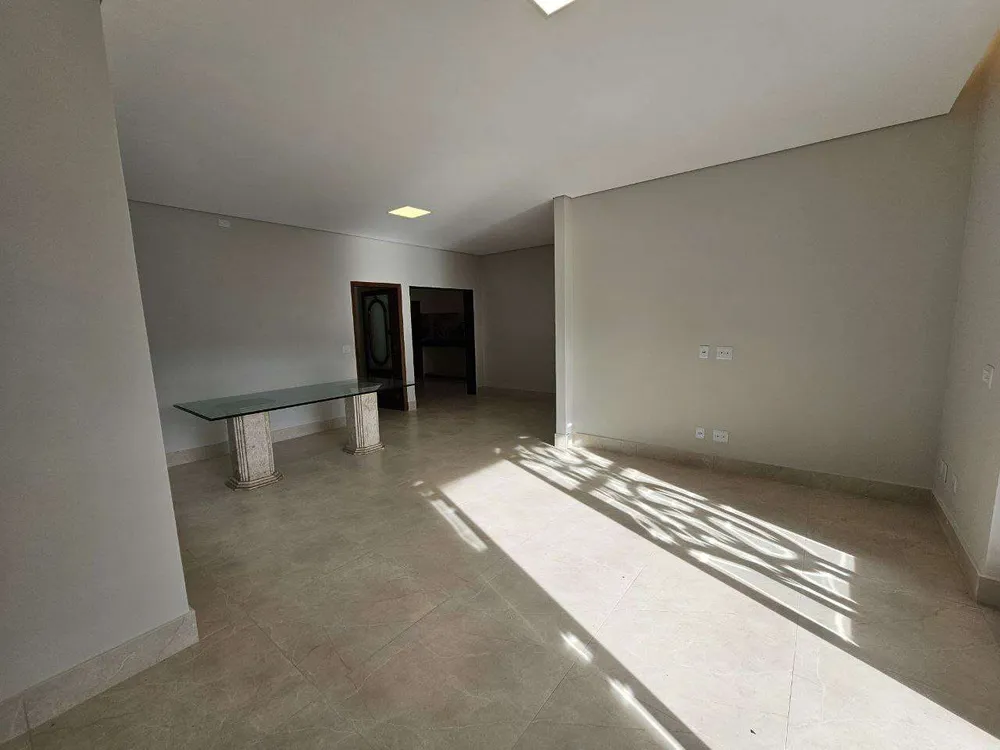 Casa, 3 quartos, 250 m² - Foto 2
