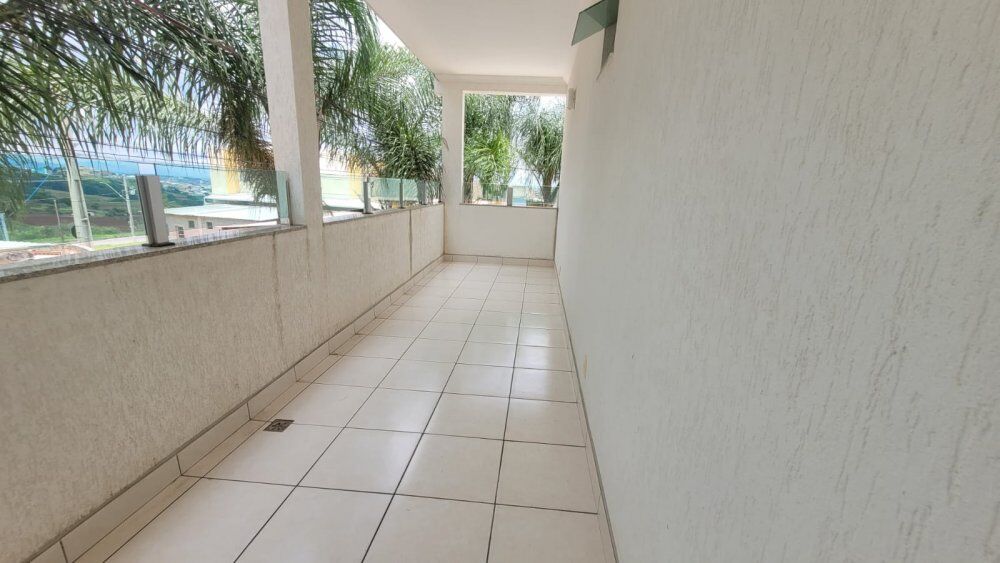 Casa à venda com 3 quartos, 240m² - Foto 3