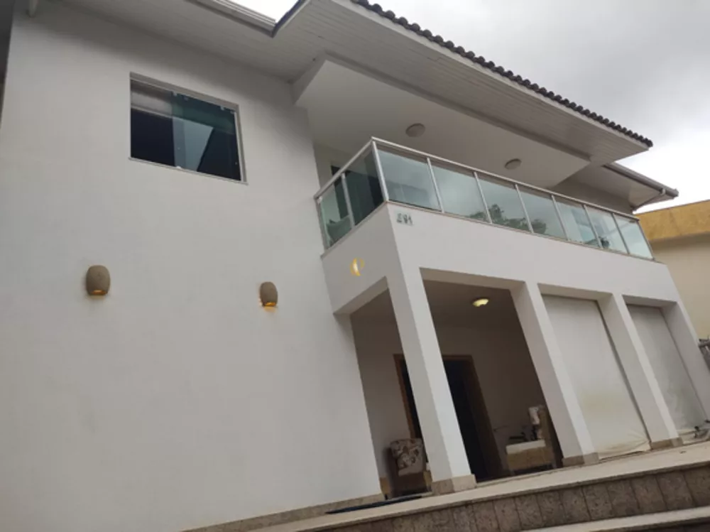 Casa à venda com 4 quartos, 324m² - Foto 1