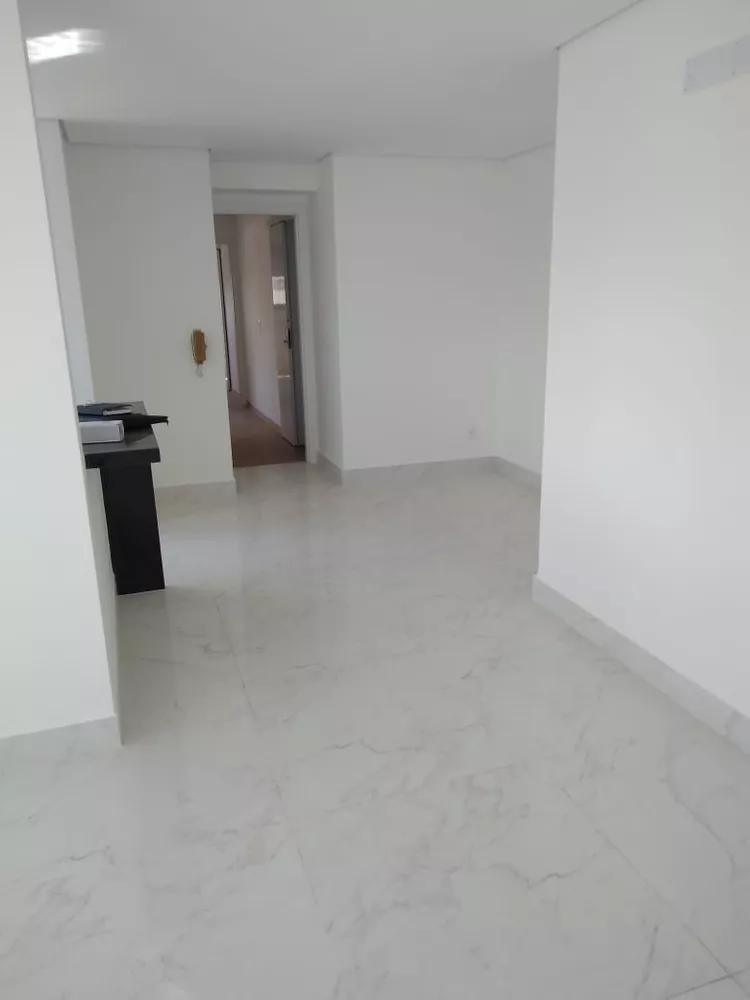 Apartamento à venda com 3 quartos, 85m² - Foto 2