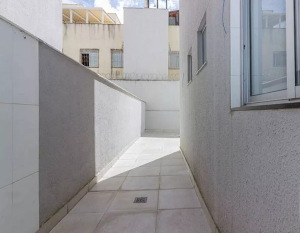 Apartamento à venda com 3 quartos, 130m² - Foto 2