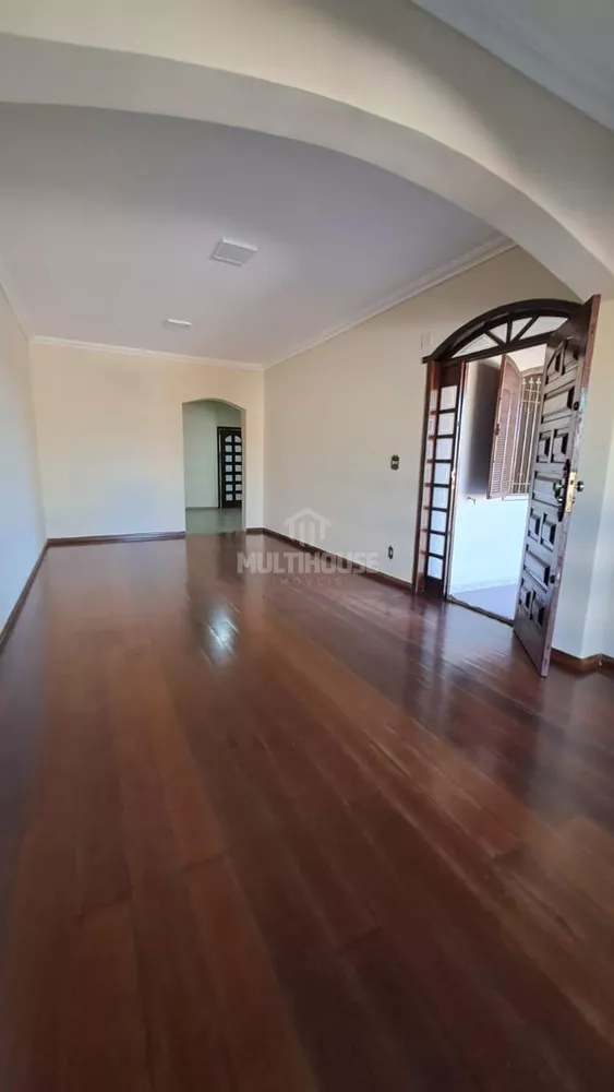 Casa à venda com 3 quartos, 230m² - Foto 15