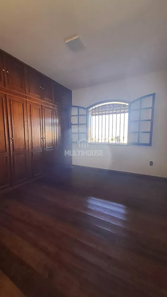 Casa à venda com 3 quartos, 230m² - Foto 9