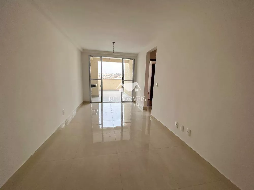 Apartamento à venda com 2 quartos, 67m² - Foto 2