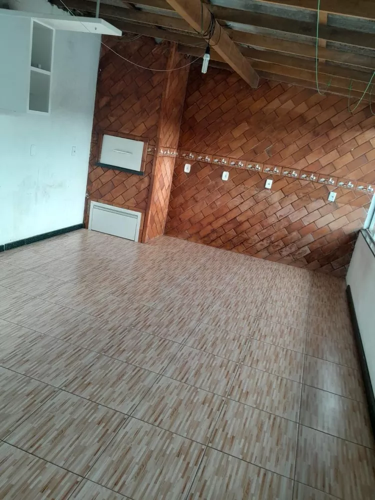 Casa à venda com 5 quartos, 200m² - Foto 2