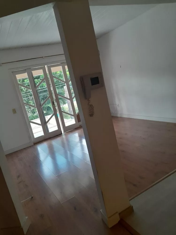 Casa à venda com 5 quartos, 200m² - Foto 3