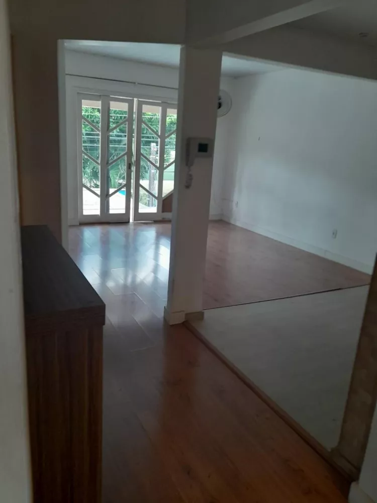 Casa à venda com 5 quartos, 200m² - Foto 7