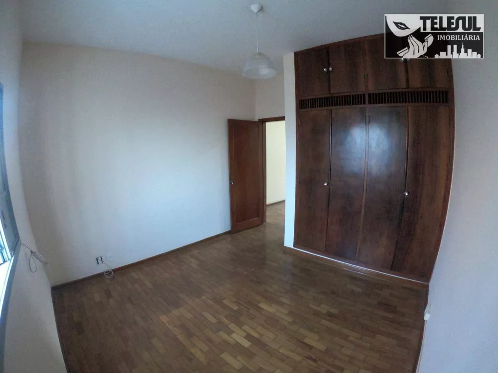 Casa à venda com 3 quartos, 106m² - Foto 1