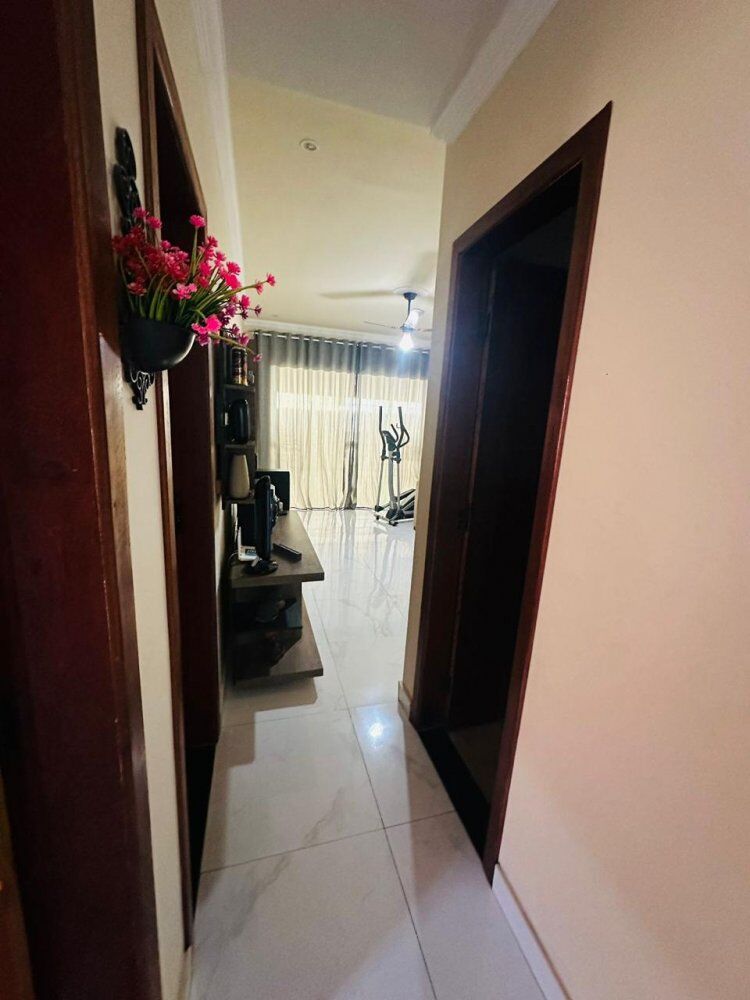 Casa à venda com 3 quartos, 250m² - Foto 2