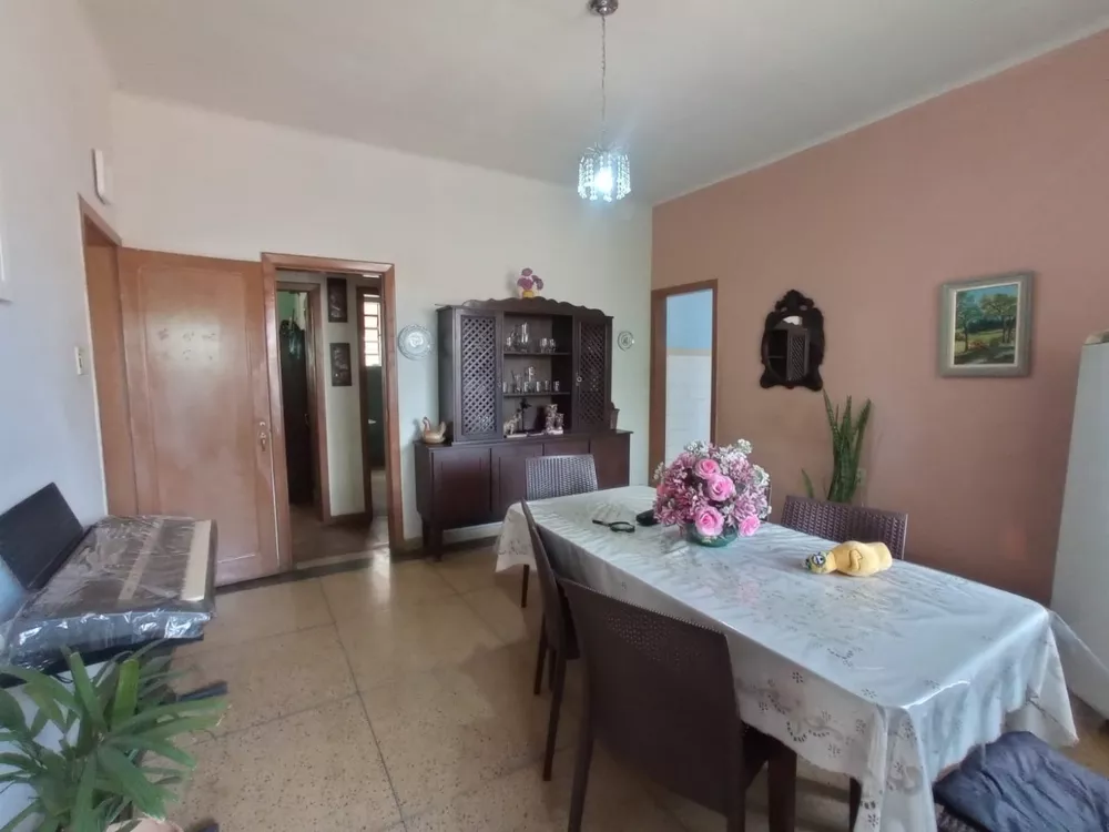 Casa à venda com 3 quartos, 214m² - Foto 1