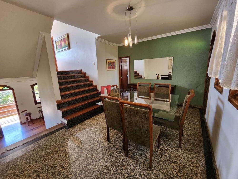 Casa à venda com 5 quartos, 1080m² - Foto 2