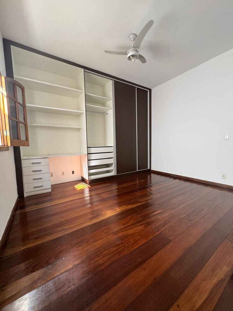 Casa à venda com 3 quartos, 100m² - Foto 1