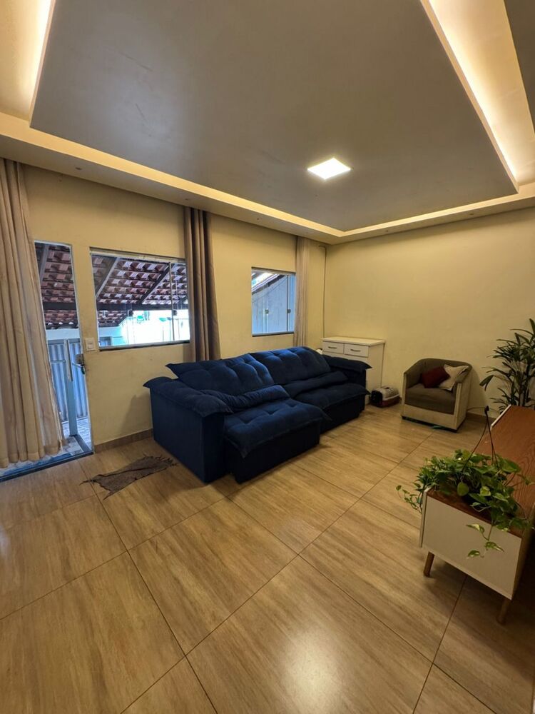 Casa à venda com 2 quartos, 100m² - Foto 1