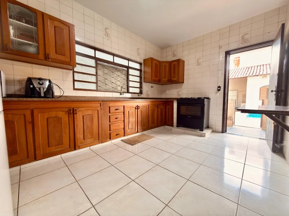 Casa, 4 quartos, 240 m² - Foto 5