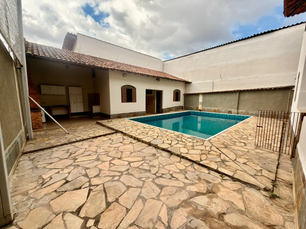 Casa, 4 quartos, 240 m² - Foto 2