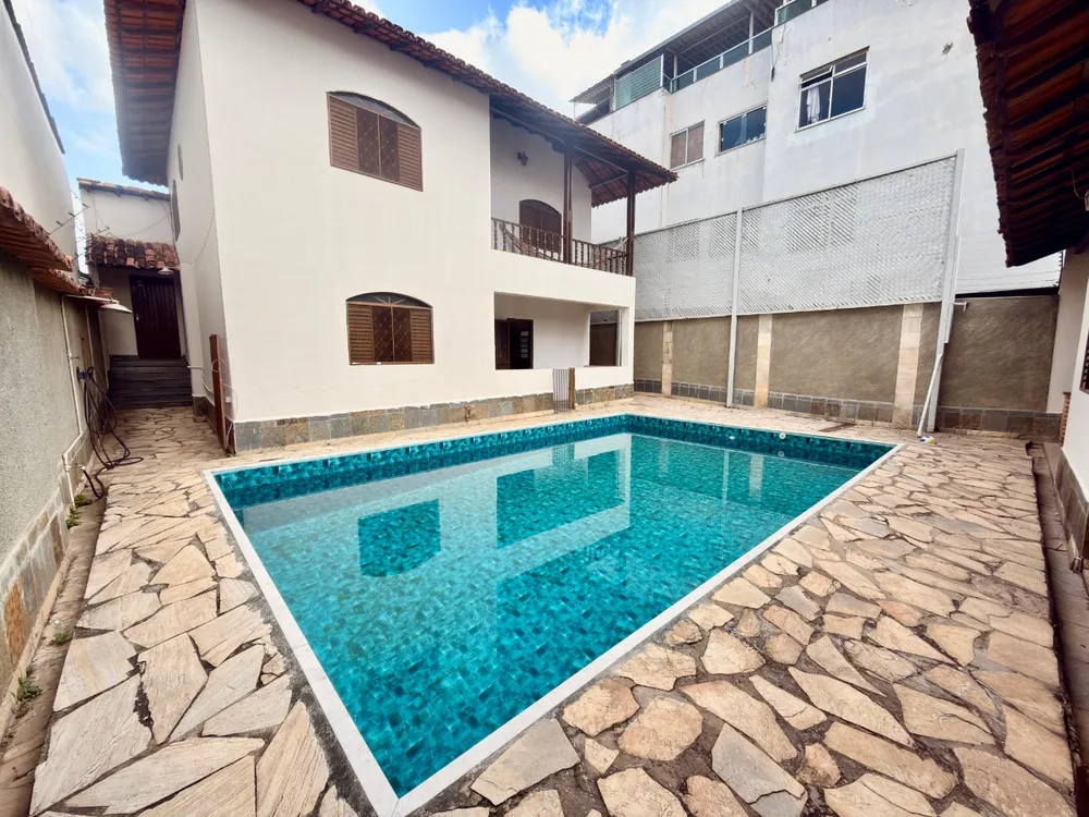 Casa, 4 quartos, 240 m² - Foto 1