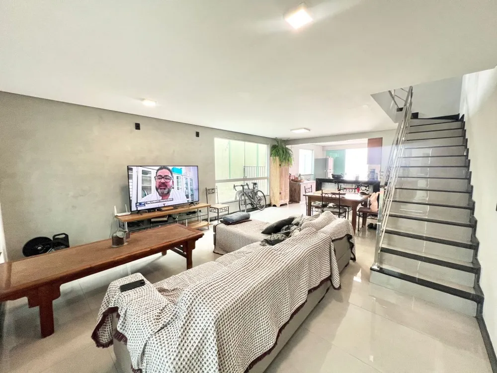 Casa, 3 quartos, 230 m² - Foto 2