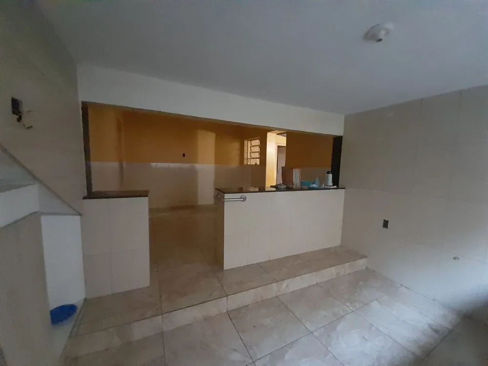 Casa, 6 quartos, 181 m² - Foto 1
