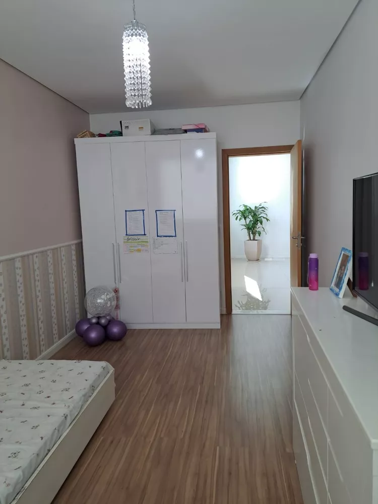 Casa à venda com 3 quartos, 220m² - Foto 8