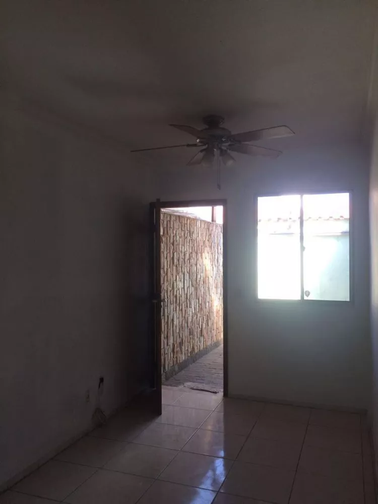 Casa à venda com 2 quartos, 100m² - Foto 2