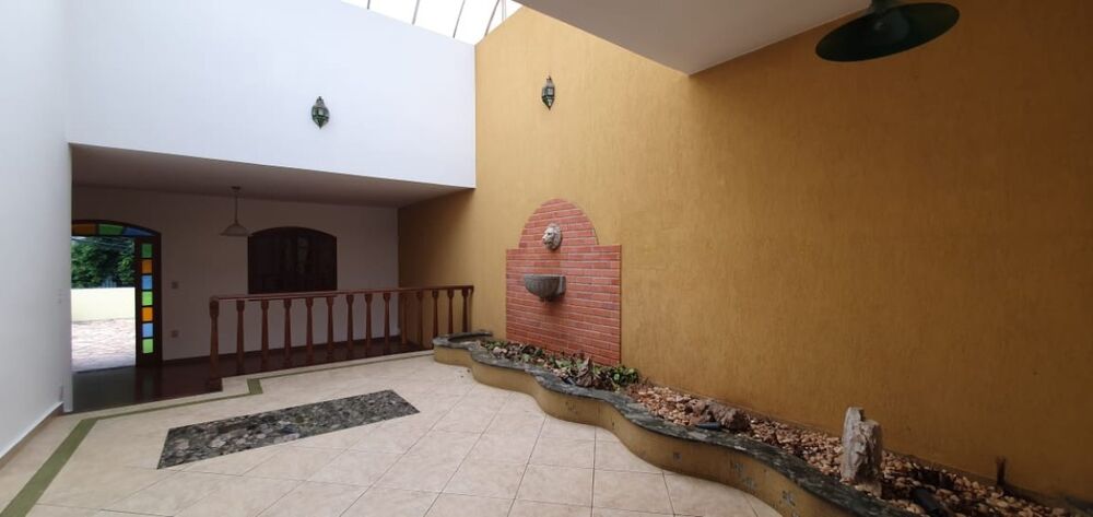 Casa à venda com 4 quartos, 333m² - Foto 1