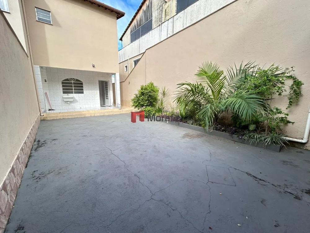 Casa, 3 quartos, 200 m² - Foto 1