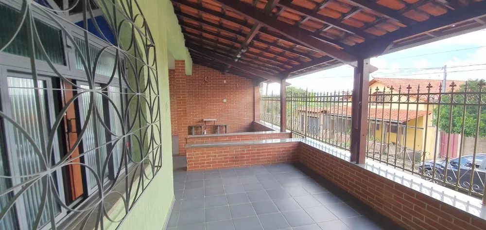 Casa à venda com 3 quartos, 300m² - Foto 3