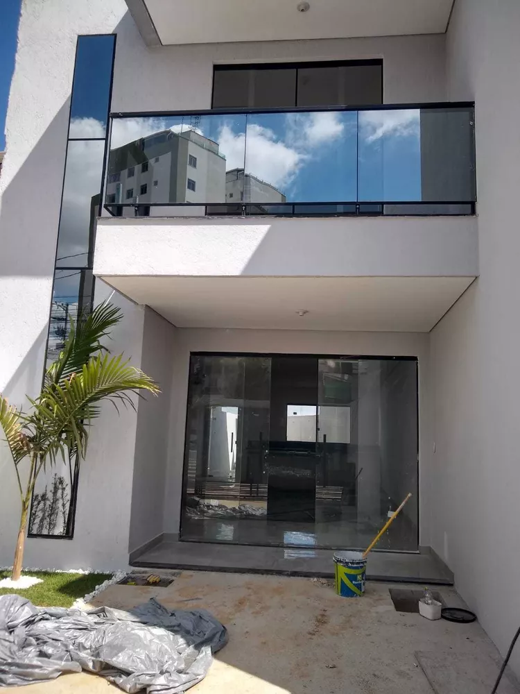 Casa à venda com 3 quartos, 110m² - Foto 2