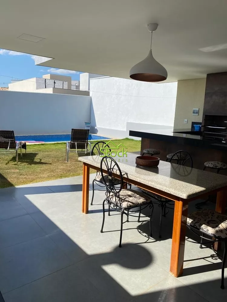 Casa de Condomínio à venda com 4 quartos, 262m² - Foto 8