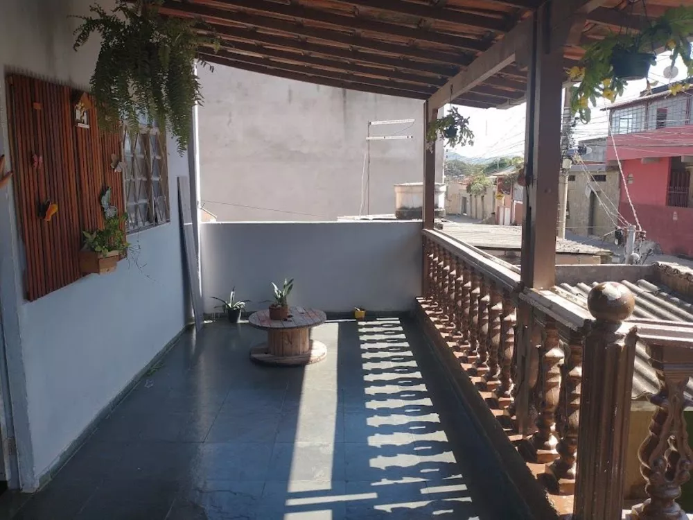 Casa à venda com 3 quartos, 300m² - Foto 1